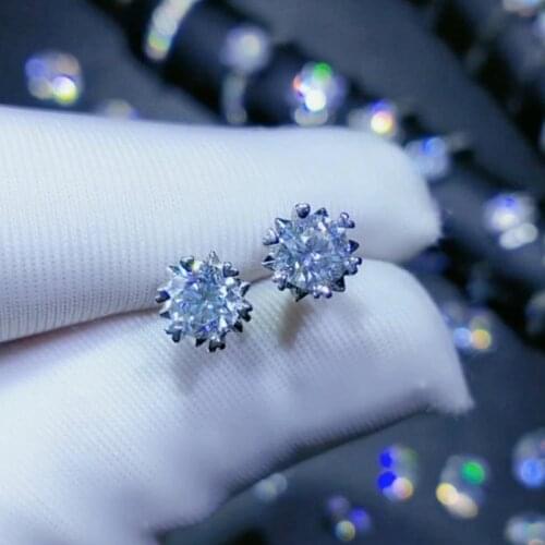 Geoki Passed Diamond Test 0.5 ct Moissanite Snowflake Stud Earrings 925 Sterling Silver Perfect Cut White Gems Earrings for Girl