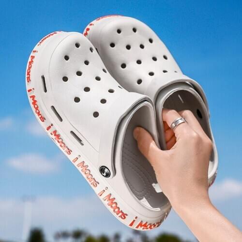 Summer Sandals Men Causal Causal EVA Garden Graffiti Crocks Clogs Soft Memory Foam Hospital Shoes Slip On Beach Slippers 39-45