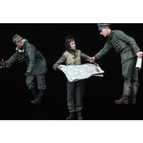 1/35 Resin Figure Model Kit Unassambled Unpainted S071(3 figures with Headphone etching)