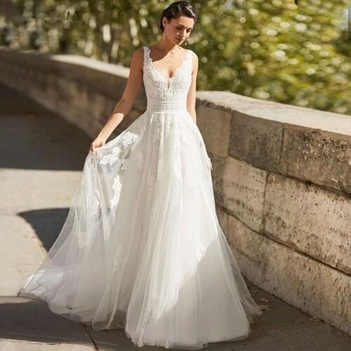 2021 On Sale Ivory Lace Wedding Dresses Sleeveless V Neckline Wedding Gowns Back Out Appliqued Bridal Dresses Court Train