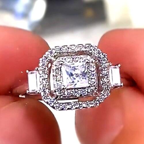 YSDLJG Gorgeous Square Shape Women Ring Square Out Micro Pave Crystal Zircon Dazzling Bridal Ring Wedding Engage Ring Jewelry