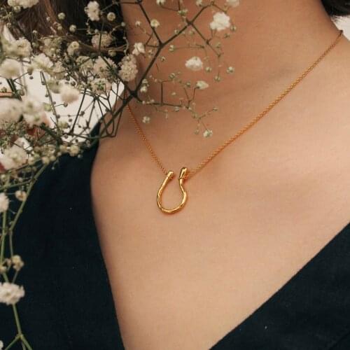 Dazan New Twisted Streamer Horseshoe Initials Letter Vivenne Westwood Necklace Clavicle Chain Dtina Jewelry For Women