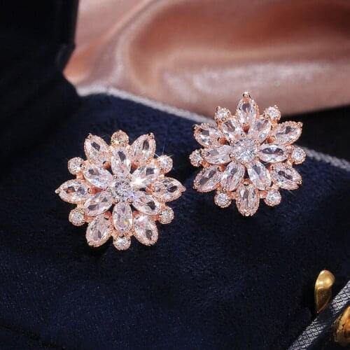 Christmas Gift Snowflake Stud Earrings For Women Kpop Flower Jewelry Exquisite Unique Earing White Gold Color Accessories KAE159