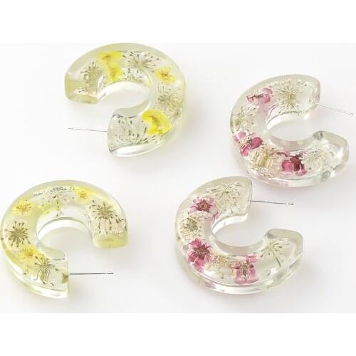 Pauli Manfi 2021 Fashion C-shaped Resin Flower Earrings Womens Popular Retro Stud Earrings Party Accessories