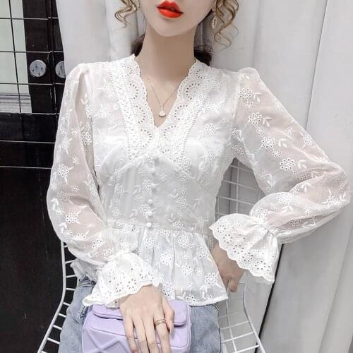 Puff sleeve hollow white shirt female design sense niche 2021 fashion new spring and autumn v-neck lace top casual