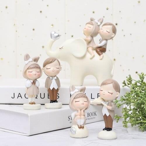 Lovers' Ornaments Resin Couple Figurines Miniatures Car Desktop Cute Decoration Cake Decorative Accessories For Wedding