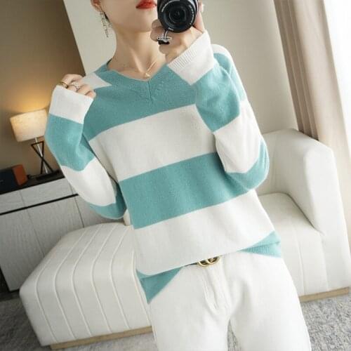 Autumn and winter new V-neck pullover sweater 100% pure wool knitting stitching stripes loose and thin, all-match bottoming top