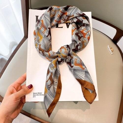 2021 Fashion Small Square Towel Autumn Female 70X70CM Silk Scarves New Carriage Dustproof Kerchief Luxury Print Sunscreen Shawls