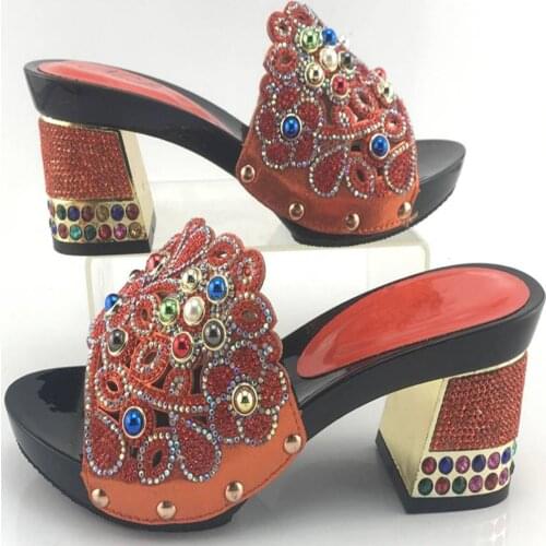 Hot Shoes for Women Outdoor Shoe In Summer for Ladies Comfortable PU Shoes with Shining Diamond Lady Slippers Party Pumps ME7717