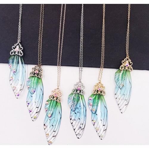 Fairy Sweet Green Gradient Resin Butterfly Necklaces for Women Female Gold Rodegold Rhinestone Insect Wing Chokers Necklace Gift