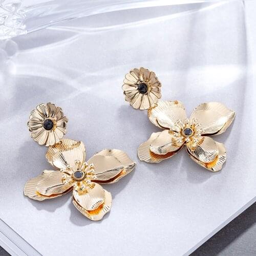 Beautiful Gold Flower Women Earrings Wholesale Stud Vintage Jewelry For Woman Earrings 2021 Hotsale Earrings Gifts For Wedding