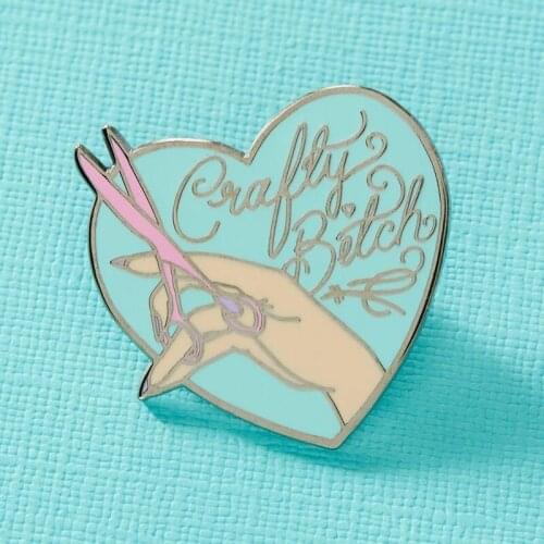 Sarcasm Stitch Scissor Sister Heart Enamel Brooch Pin Hat Bag Collar Lapel Pins Badges Women Mens Fashion Jewelry Accessories