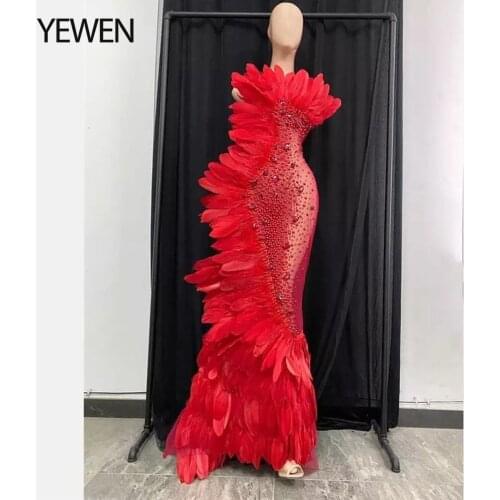 Gorgeous Red Beadings Mermaid Maternity Dresses Long Women Sexy See Thru Halter Photography Dress With Feathers YEWEN