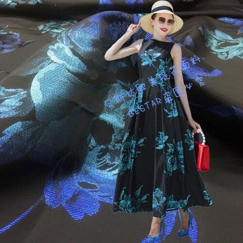 Designer sewing jacquard fabric high-end rose flower wedding jacquard fabric dinner party dress dress gold brocade fabric