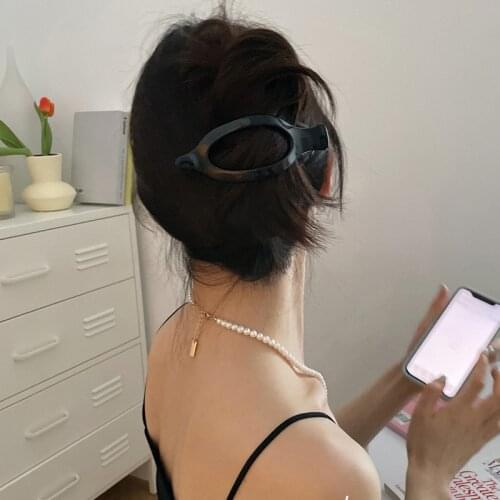 Ins European and American bloggers style Acrylic gripping clip headdress back head hairpin female Xia Panfa going out duck clip