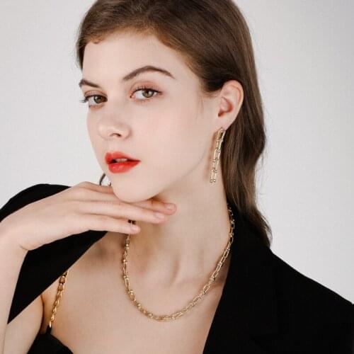 Dara 2021 NEW U-Shaped Horseshoe Buckle Earrings Trending Design Chain Style Earrings