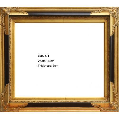 Vintage frame photo wall for oil paintings and canvas prints as gifts for friends