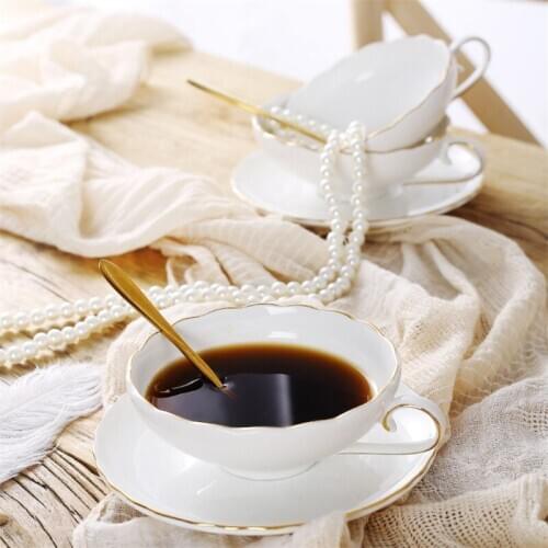 European Flower Design Bone China Coffee Cup with Saucer Set Wedding Gift Ceramic Simple Phnom Penh Afternoon Tea Cup Drinkware