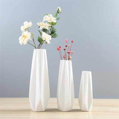 Modern Simple Ceramic Vases White/Black Tabletop Origami Vase European Fashion Flowerpot Creative Wedding Gifts Home Decoration