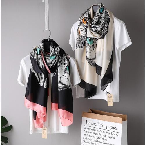 2018 European and American fashion classic cat pattern plaid wagon chain scarf shawl t decoration simulation silk scarf female
