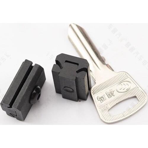 YUEMA Key Blank Clamp for GOSO Key Cutting Machines Chuck Fixture Locksmith Tool