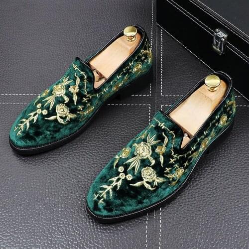 New design mens luxury fashion punk hip hop wear velvet leather shoes slip-on embroidery shoe breathable summer loafers zapatos