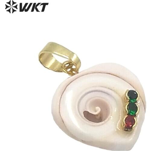 WT-JP224 Unique Luxury Trumpet Shell Carved Heart Pendants White Shell With Cubic Zircon Paved For Earrings And Necklace