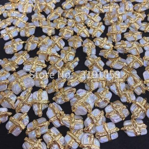 Simple and atmospheric fashion fall new style luxury earrings pearl square cross package beads