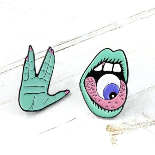 New creative exaggeration green hand mouth tongue tongue brooch mouth grows eyes brooch shaped monster cartoon brooch fashion pe