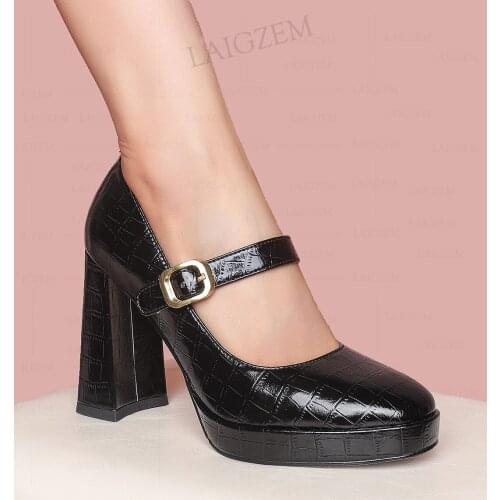 LAIGZEM Footwear