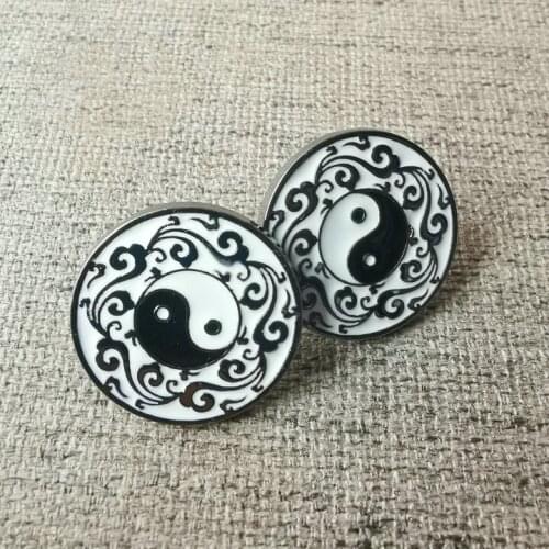 Taoist Taiji Bagua brooch, metal drip oil, Taoist Buddhist Bagua brooch, badge, Kaiguang auspicious jewelry, handicrafts