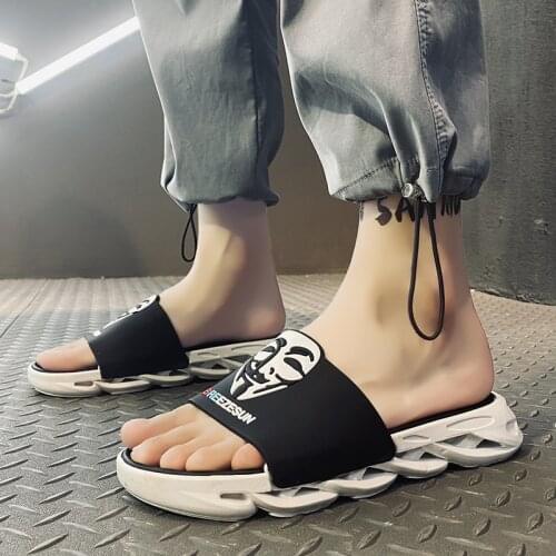 Summer Men Slippers Creative Mens Trendy Face Comfortable Non-slip Slippers Summer Round Head Thick Sole Casual Fashion Sandals