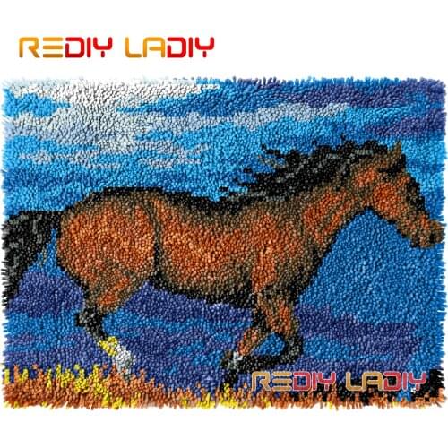Latch Hook Rug Running Horse DIY Carpet Rug Kits Chunky Yarn Needlework Knitted Floor Mat Crocheted Lush Cushion Arts & Crafts