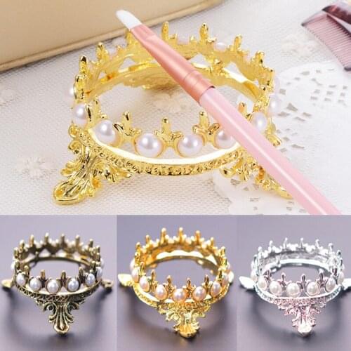 Nail Art Brush Holder Crown Design Luxurious Metal Nails Brush Rack Carving Carrier Storage Nail Art Accessory for Women Fashion