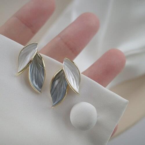 2021 New Trendy Small Sleeping Stud Earrings for Women French Elegant Chic Leaf Earrings Female Silver Color Charming Jewlery