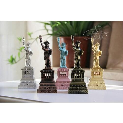 Tourist souvenirs landmarks in the United States of Liberty model decorative metal decoration photography propsroom Art
