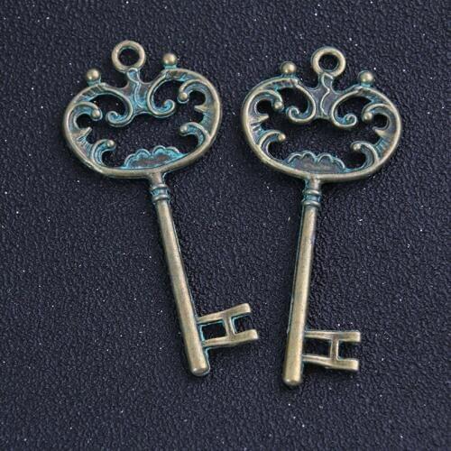 4pcs 30*68mm Vintage verdigris Metal Zinc Alloy Key Shape Pendants Charms Fit Jewelry Necklace Pendant Making