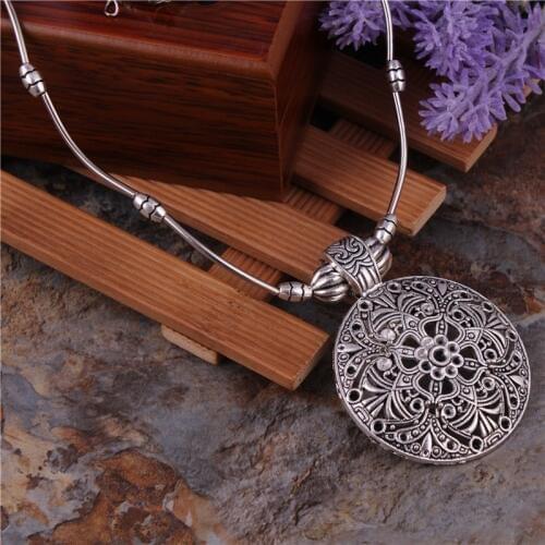 Vintage Jewelry Bohemian Tibetan Silver Color Necklaces Gypsy Ethnic Hollow Carved Metal Flower Pendants Necklaces For Women