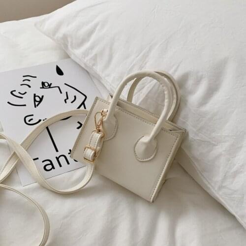 Messenger bag woman bag 2020 new popular bag wild temperament handbag fashion one-shoulder small square bag basketball purse