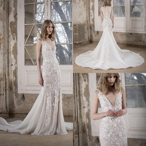 Fashion Lace Wedding Dresses V Neck Lace 3D Appliques Bridal Gowns Custom Made Button Back Sweep Train Mermaid Wedding Dress