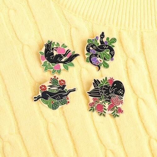 Custom Animal fox rabbit snake bird world Enamel Pin peach grapes Cactus Brooches Bag Lapel Pin Gothic Animal Badge Jewelry Gift