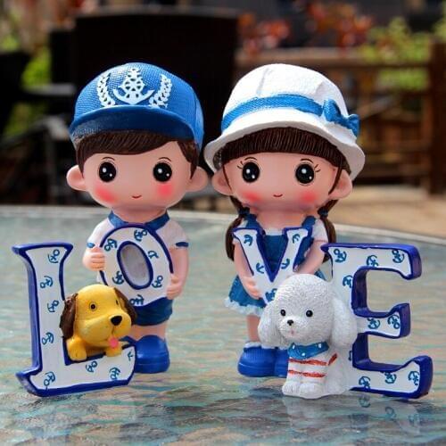 Creative Modern Minimalist Living Room Furniture Couple Resin Decoration