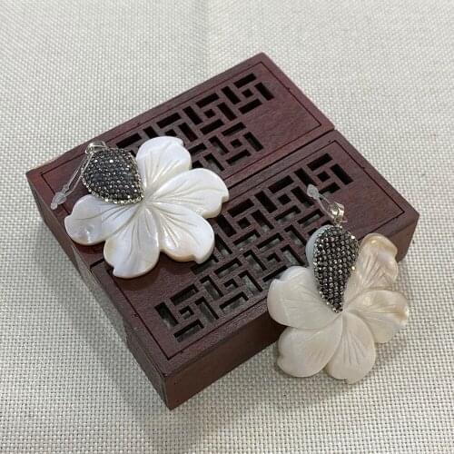 Exquisite Flower-shaped Shell Pendant Inlaid Carved Necklace Earrings Jewelry Accessories Ladies DIY Couple Creative Gifts