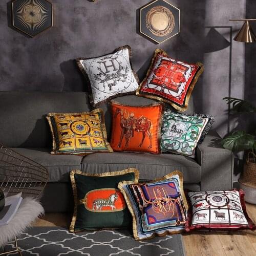 European American Style Velvet Printed Sofa Cushion Cover Horse Pattern Velvet Pillowcase Lumbar Pillow Home Office Decoration