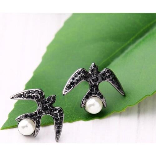 2 Colors Tiny Women Stud Earrings OL Simulated Pearl Crystals Swallows Stud Earrings Fashion Jewelry Gift Accessories Custome