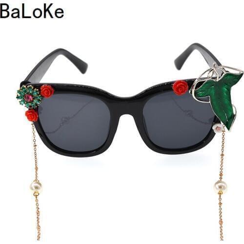 Fashion Designer Baroque Summer Fashion Sunglasses Women Vintage Floral Red Flower Sunglasses Retro Shades Glasses Charm Gifts