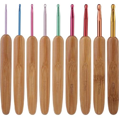 RORGETO 9 Pcs Non Slip Bamboo Handle Color Head Crochet Set Knitting Crochet Yarn Sewing Tool Used for Hand Knitting Process