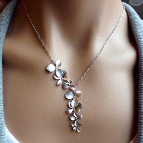 Luxury Blooming Leaf Flower Choker Necklaces Women Jewelry Sub Silver Color Chains Pendant Necklace Gift for Girlfriend