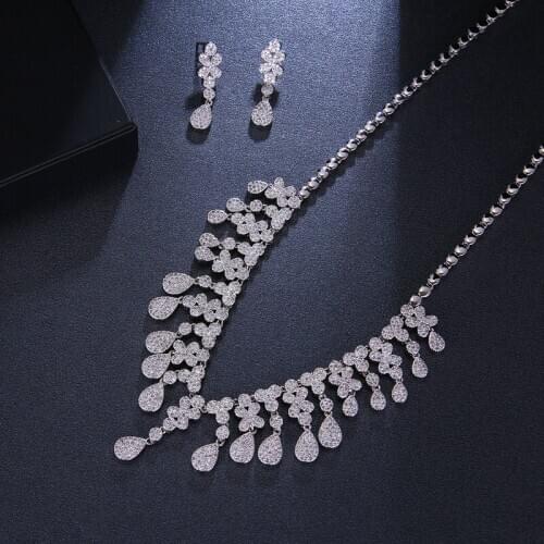 Bettyue New Arrival For Female Fascinating Flower Shape White Gorgeous Necklace And Earring Cubic Zircon Dainty Jewelry Set