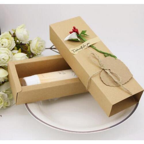 50 X Kraft Paper Wedding Favors Candy Boxes Xmas Gift Boxes Christmas Gifts Box + Linen Rope + Flowers + (Tags) + Stickers